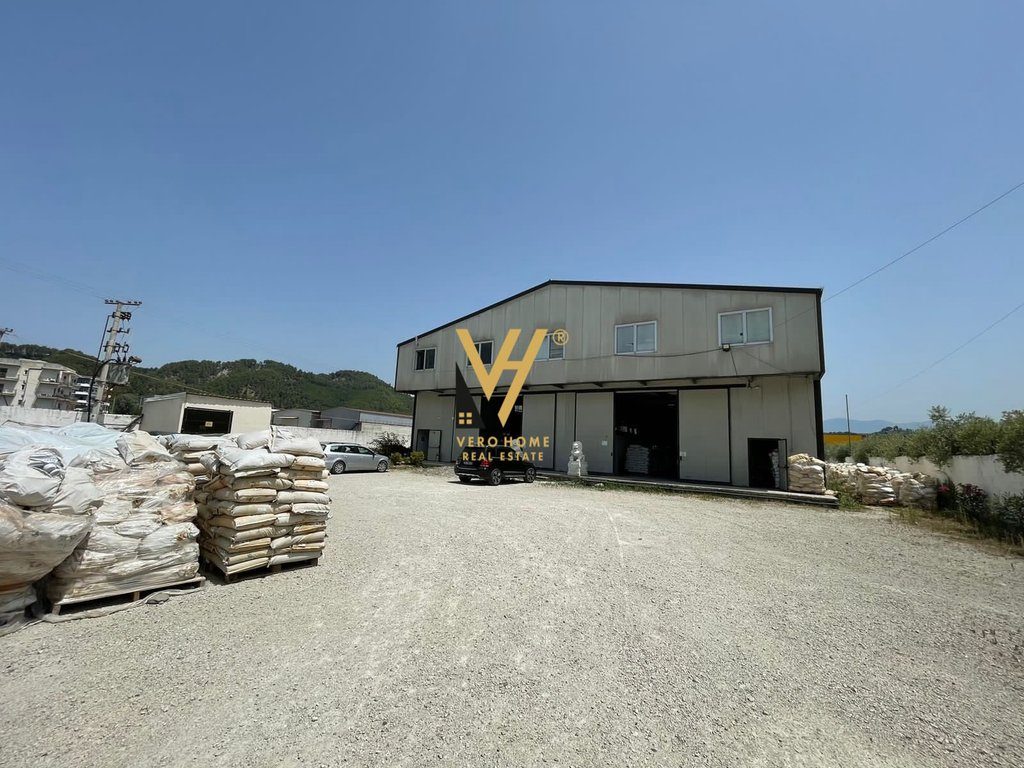 JEPET MAGAZINE 4.700 M2 ME QIRA NE VAQARR 5.500 EURO