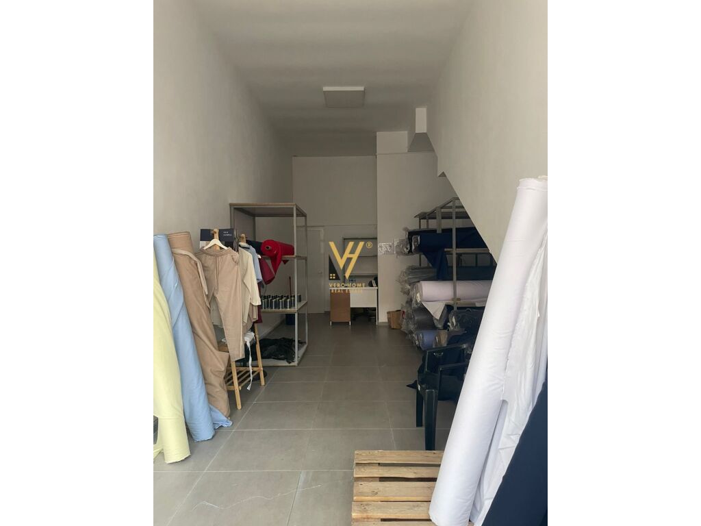 Jepet Ambient Biznesi me qera te Rruga Ferit Xhajko 40 m2