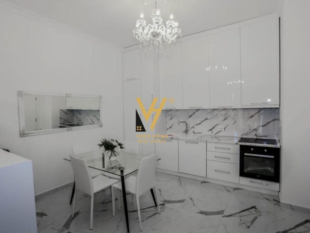 Shitet apartament 1+1 te Kompleksi Squere 21 , Rruga e Kavajes 78 m2