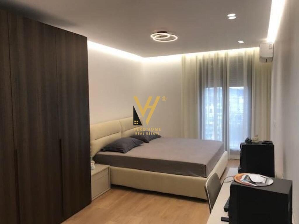 Shitet Apartament 2+1+2 te Rruga Kongresi i Manastirit 100.7 m2 2