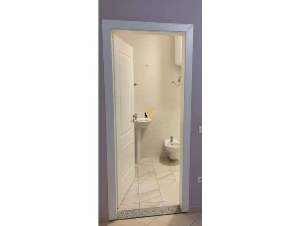 JEPET ZYRE 130 M2 ME QERA TE RRUGA 5 MAJI 50.000 LEKE 3