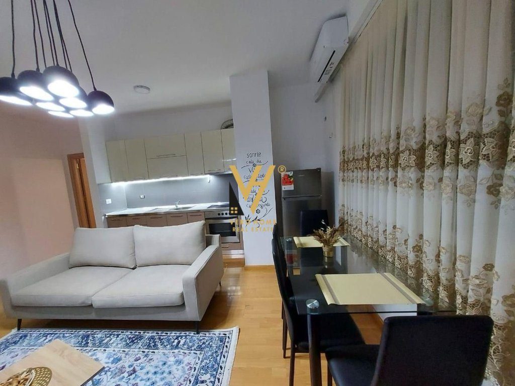 JEPET APARTAMENT 2+1+BLK ME QERA TE RRUGA E DIBRES 700 EURO 2