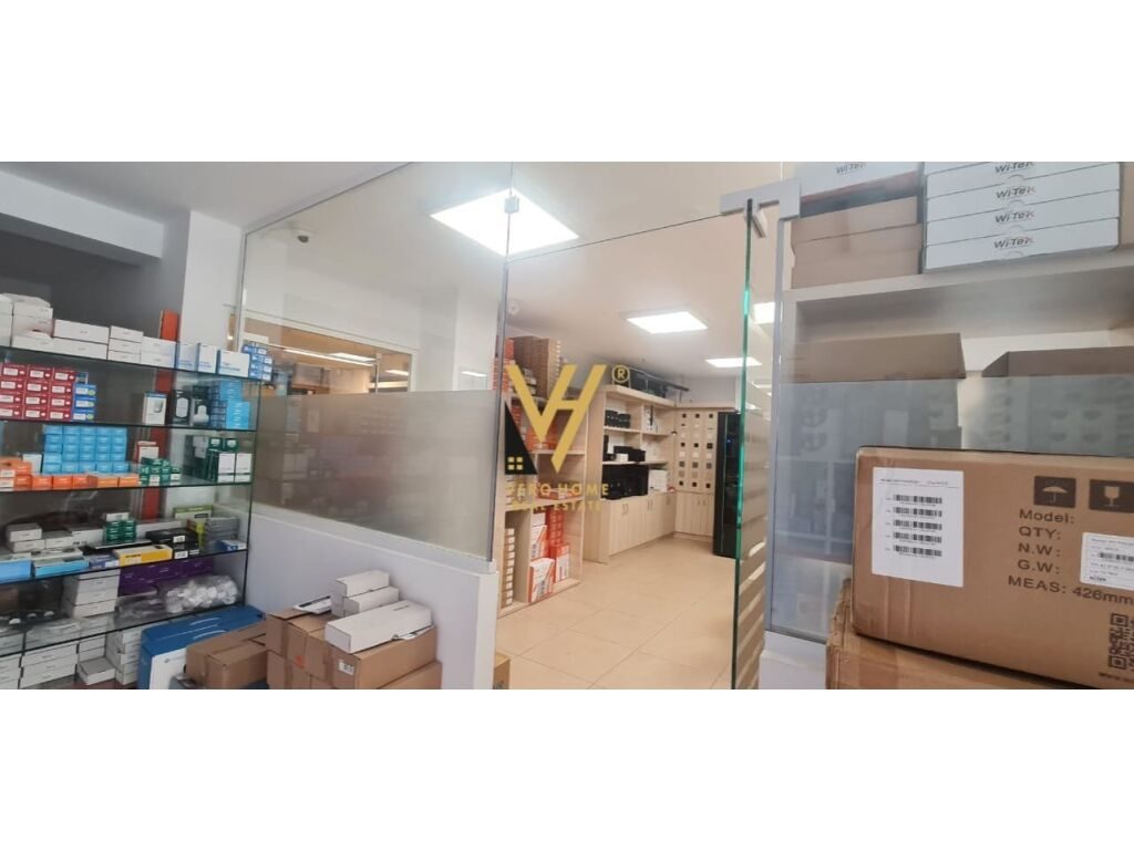 Jepet zyre me qera te Tregu Elektrik 450 m2