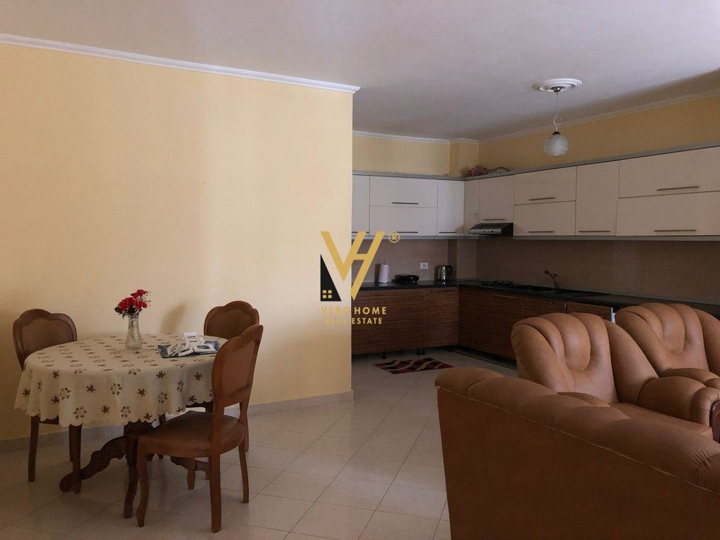 JEPET APARTAMENT 2+1 ME QERA NE ASTIR 45.000 LEKE 2