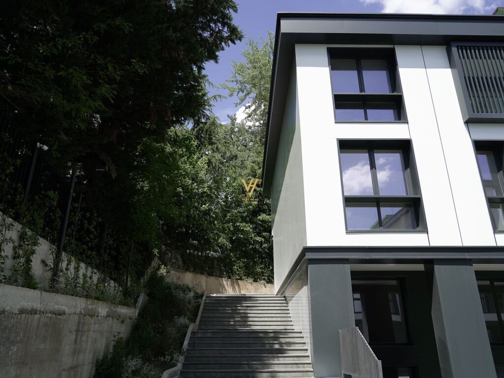 Shitet Apartament 2+1+2+ballkon te Kompleksi Altea , Sauku 149 m2 1