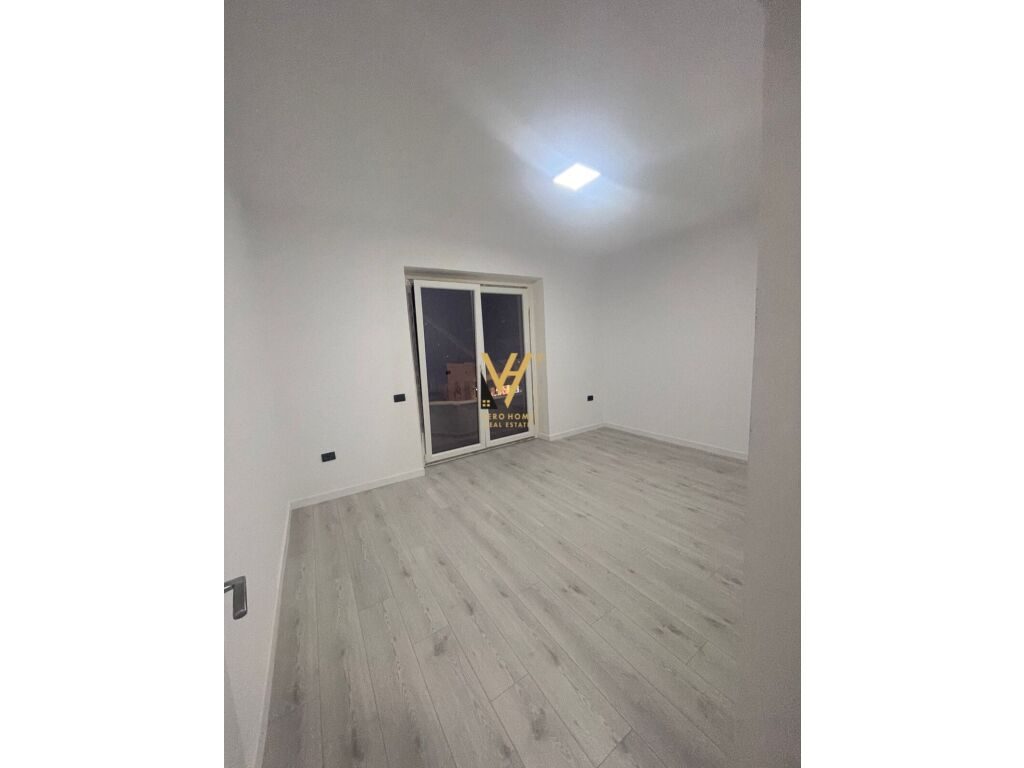 Jepet zyre me qera te Rruga Myslym Shyri 100 m2 4