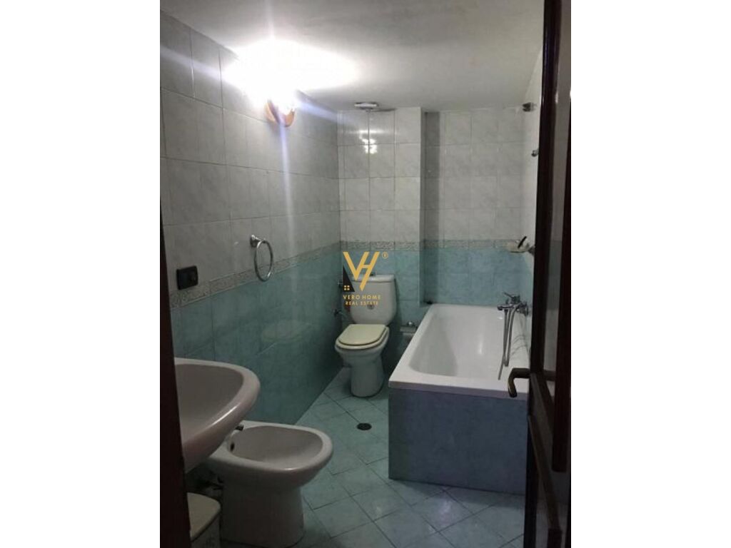Jepet Apartament 2+1+2 me qera te Selvia 100 m2 3