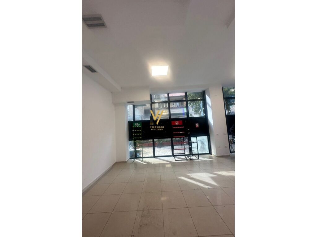 Jepet Dyqan me qera te Brryli 100 m2