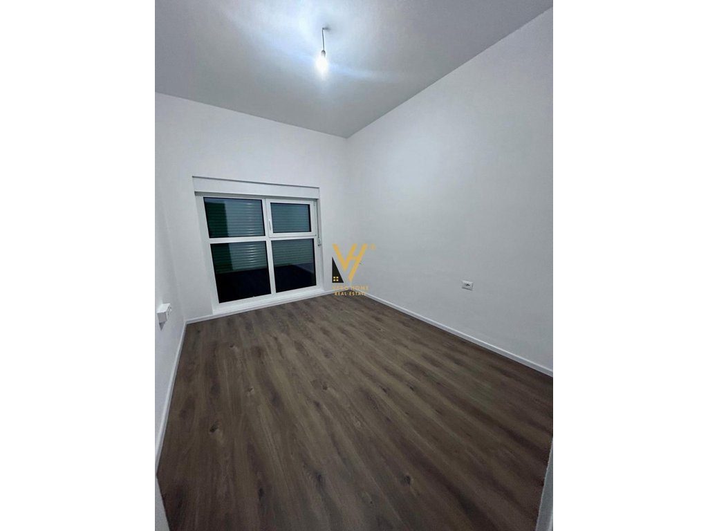 JEPET ZYRE 60 M2 ME QIRA TE KOM.KADIU, ALI DEMI 35.000 LEKE 3