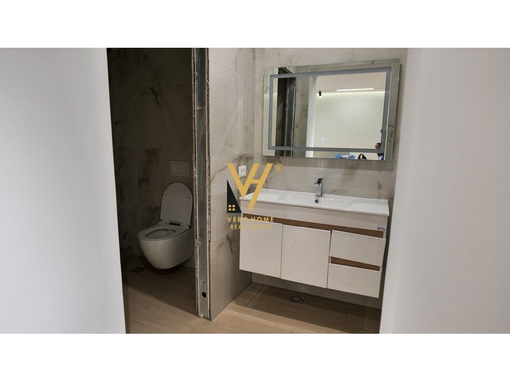 JEPET DYQAN 130 M2 ME QERA, KOMUNA E PARISIT 2.600 EURO 3