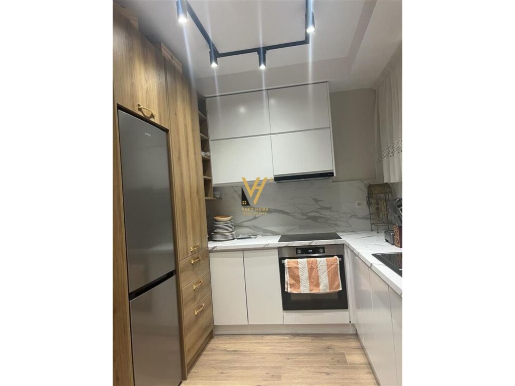 Jepet Apartament 2+1+2+ballkon me qera te Kodra e Diellit 2 , 120 m2
