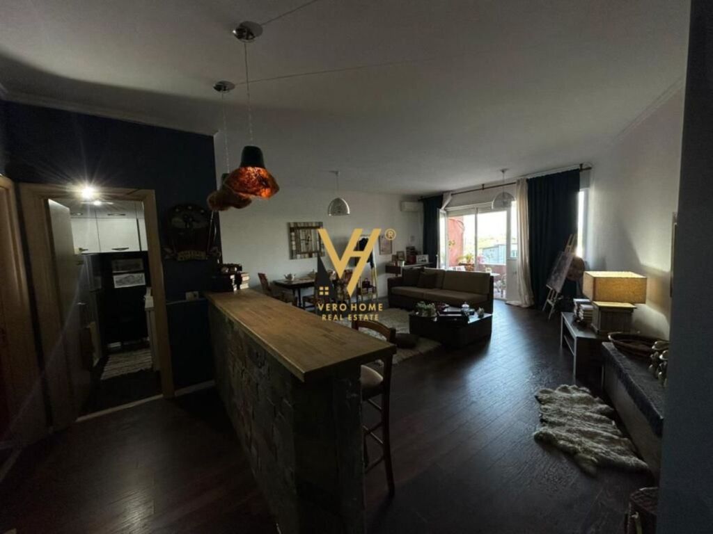Shitet apartament 2+1 te Kopshti Zoologjik , Xhamia 118 m2 1