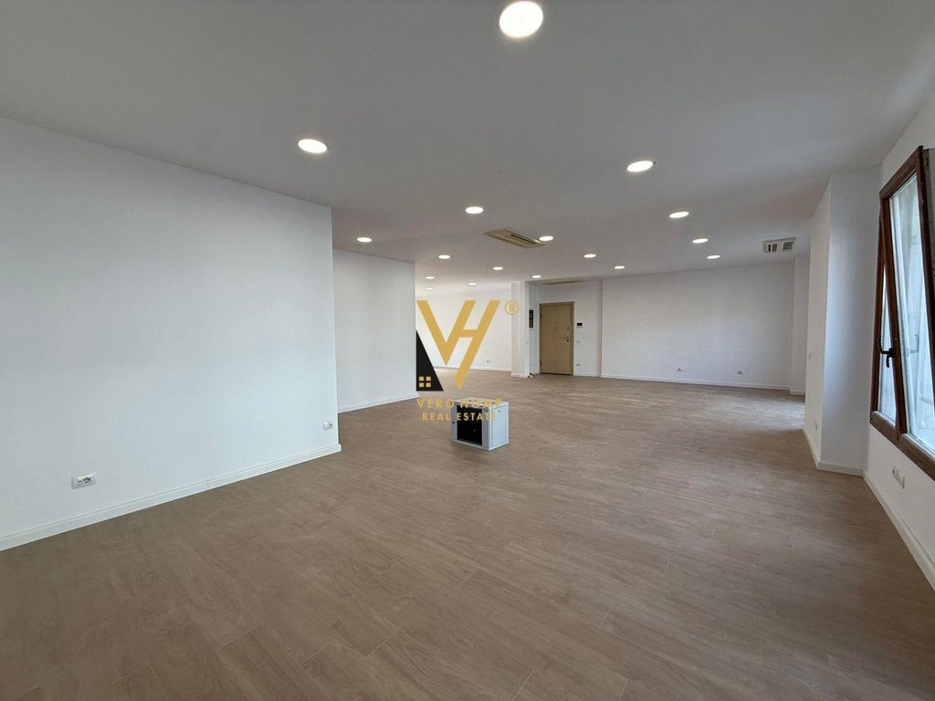 JEPET ZYRE 190 M2 ME QIRA TE DELIJORGJI 250.000 LEKE 4