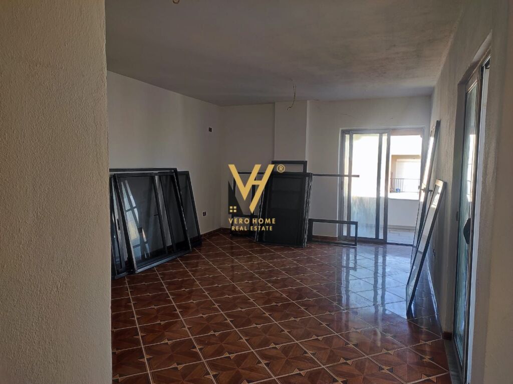 Shitet Apartament 2+1+ballkon ne Golem 100 m2 4