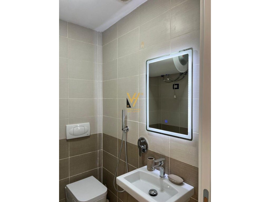 JEPET ZYRE 20 M2 ME QERA TE STACIONI I TRENIT 30.000 LEKE 3