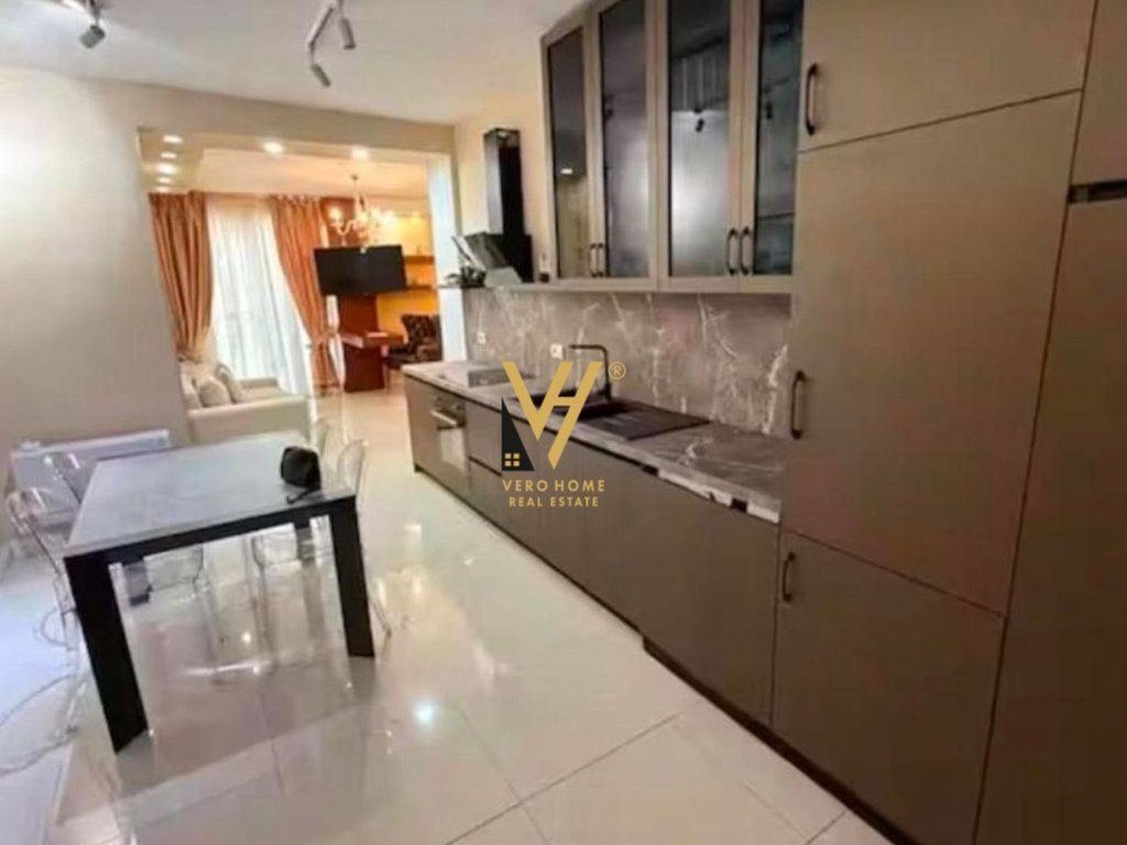 JEPET APARTAMENT 1+1+2 GARSONIERE ME QERA NE BLLOK 3.500 EURO 3