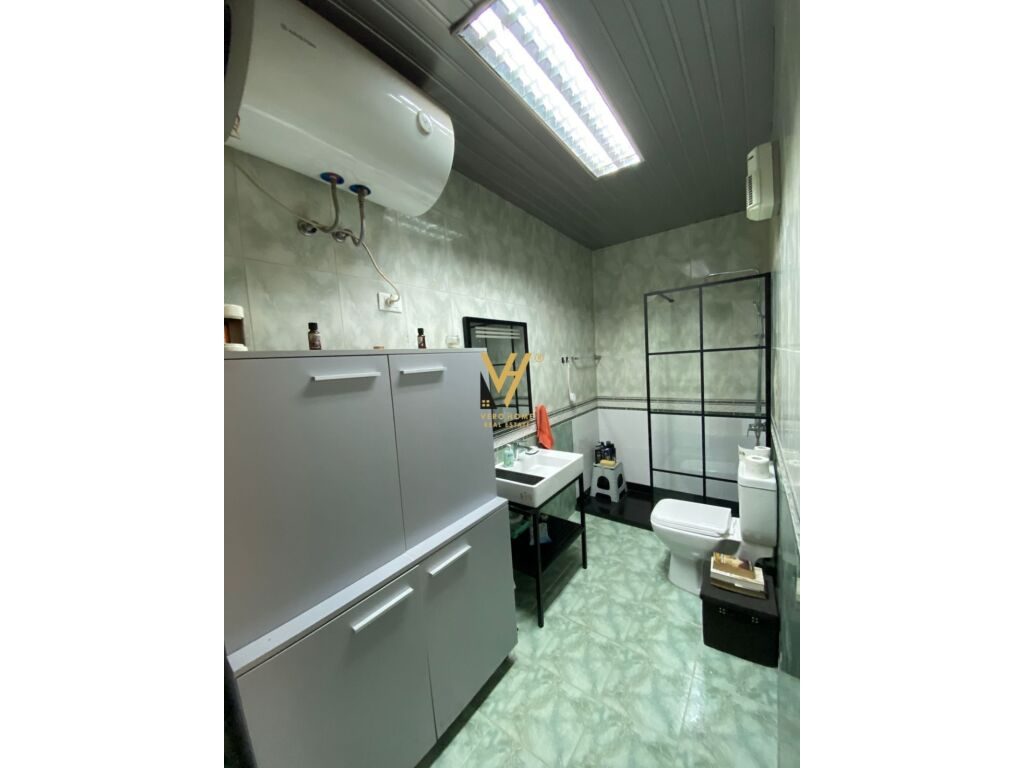 Jepet Apartament 2+1+Verande me qera te Sky , Bllok 145 m2 2