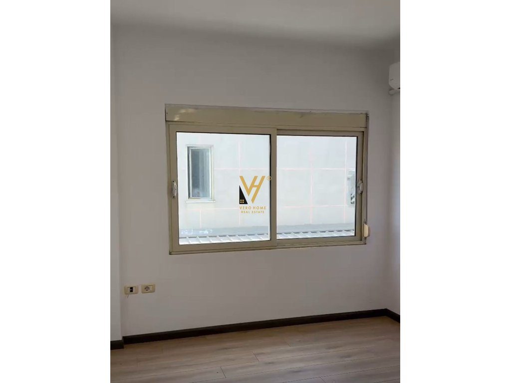 JEPET ZYRE 90M2 ME QERA TE KOMUNA E PARISIT 700 EURO 3