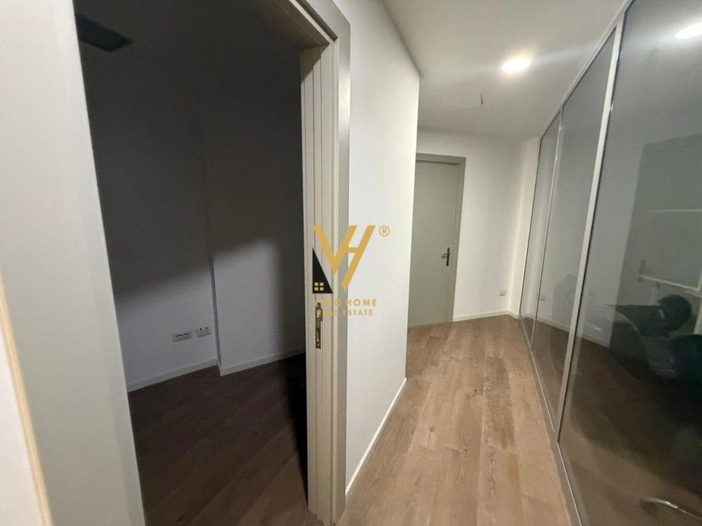 JEPET ZYRE 305 M2 ME QIRA TE GALERIA ETC 9.200 EURO 4