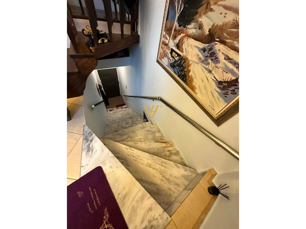 JEPET AMBIENT BIZNESI 160 M2 ME QERA TE RRUGA E KAVAJES 280.000 LEKE 3