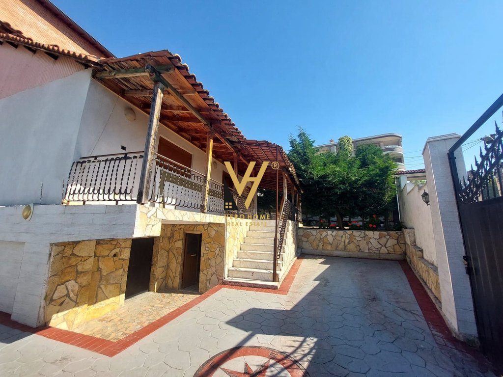 SHITET VILE 3 KATESHE+ SHTEPI 1-KATESHE NE SHKOZE 600.000 EURO