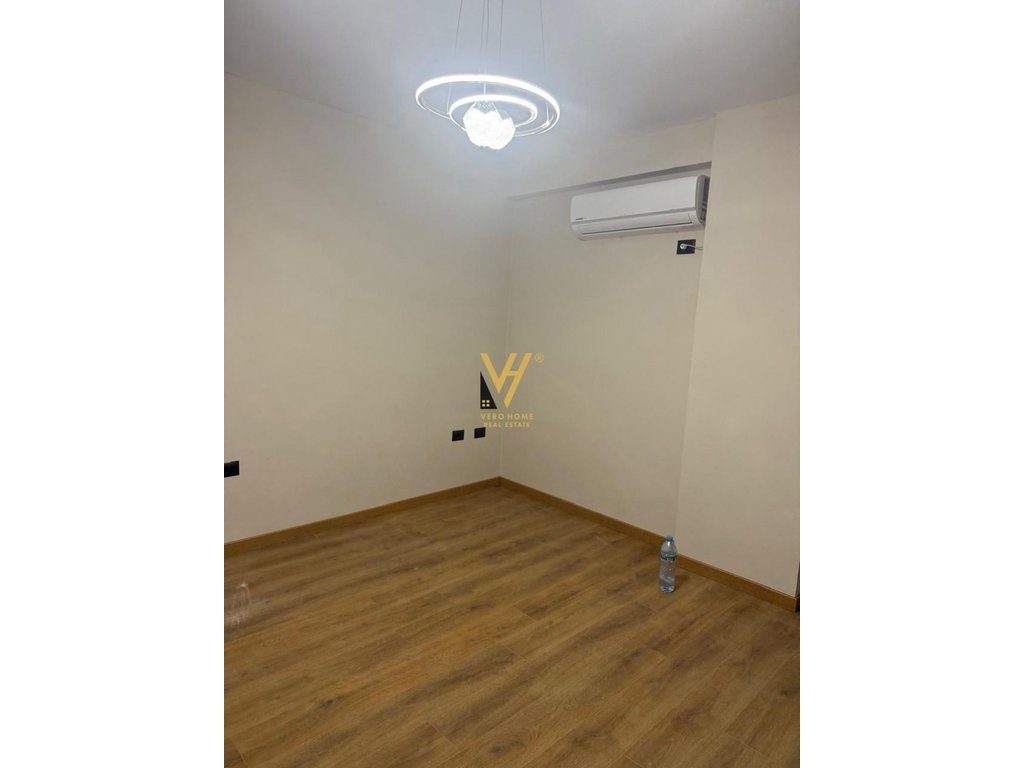 JEPET ZYRE 60 M2 ME QERA NE ALI DEM 50.000 LEKE