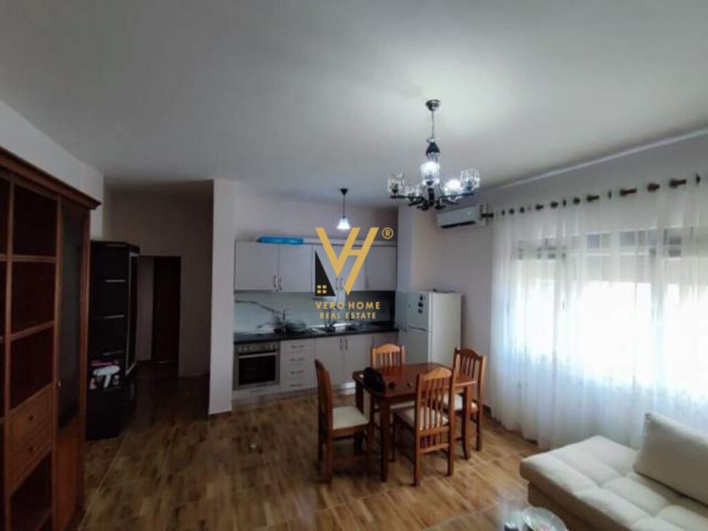 Jepet Apartament 2+1 me qera ne Qender, perball Toptanit 100 m2 4