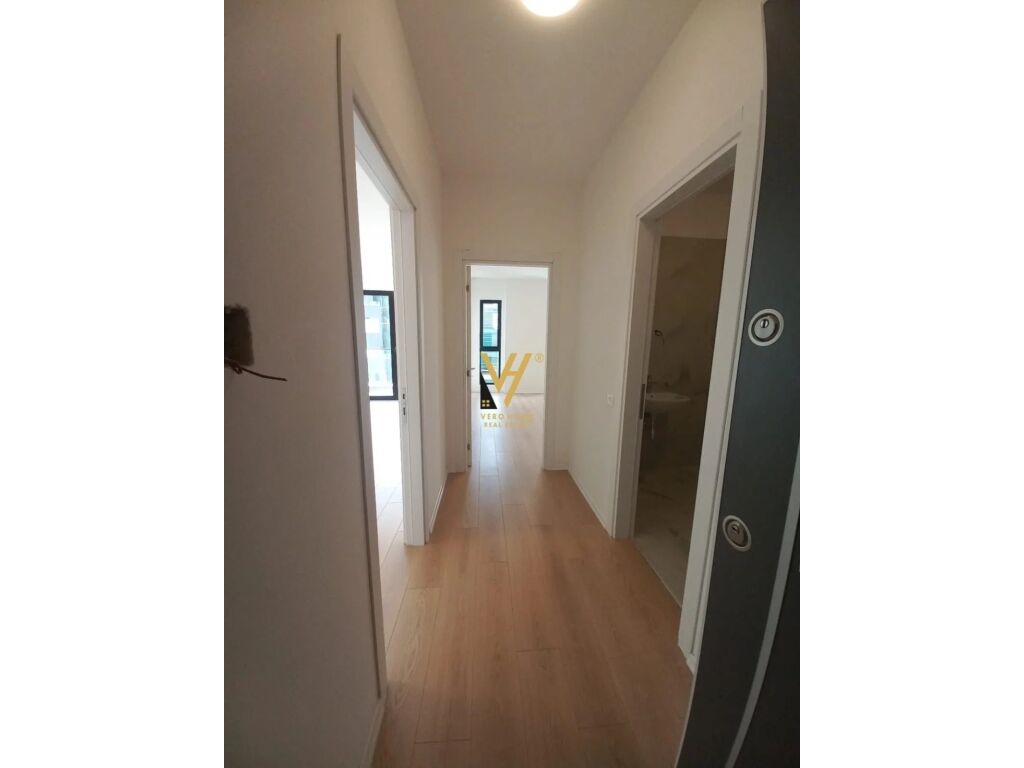Jepet Zyre me qera te Farmacia 10 , Rruga e Dibres 75 m2 3