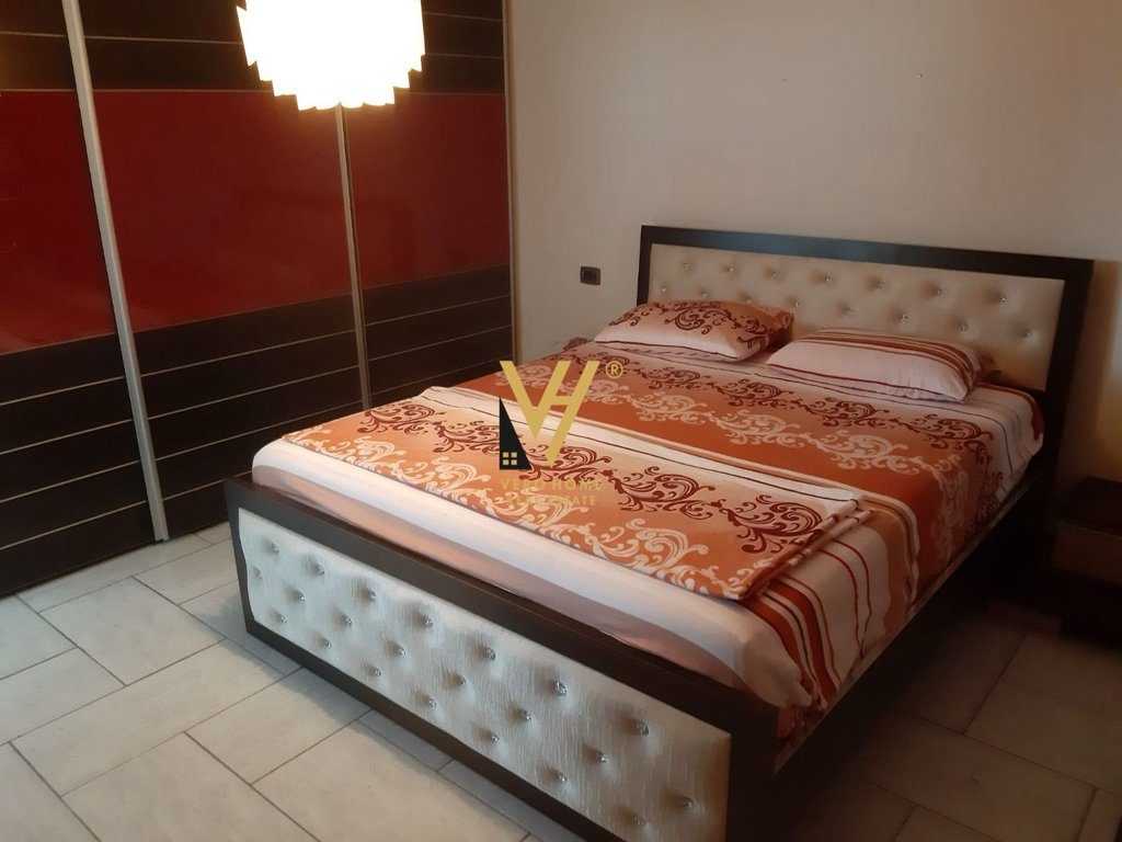 JEPET APARTAMENT 3+1+2BLK ME QERA TE 21 DHJETORI 900 EURO 3