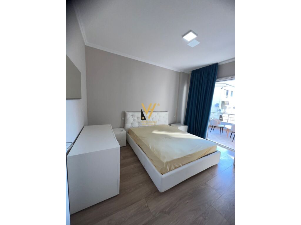 Jepet Apartament 3+1+2+post parkimi me qera te Liqeni i Thate 120 m2 3