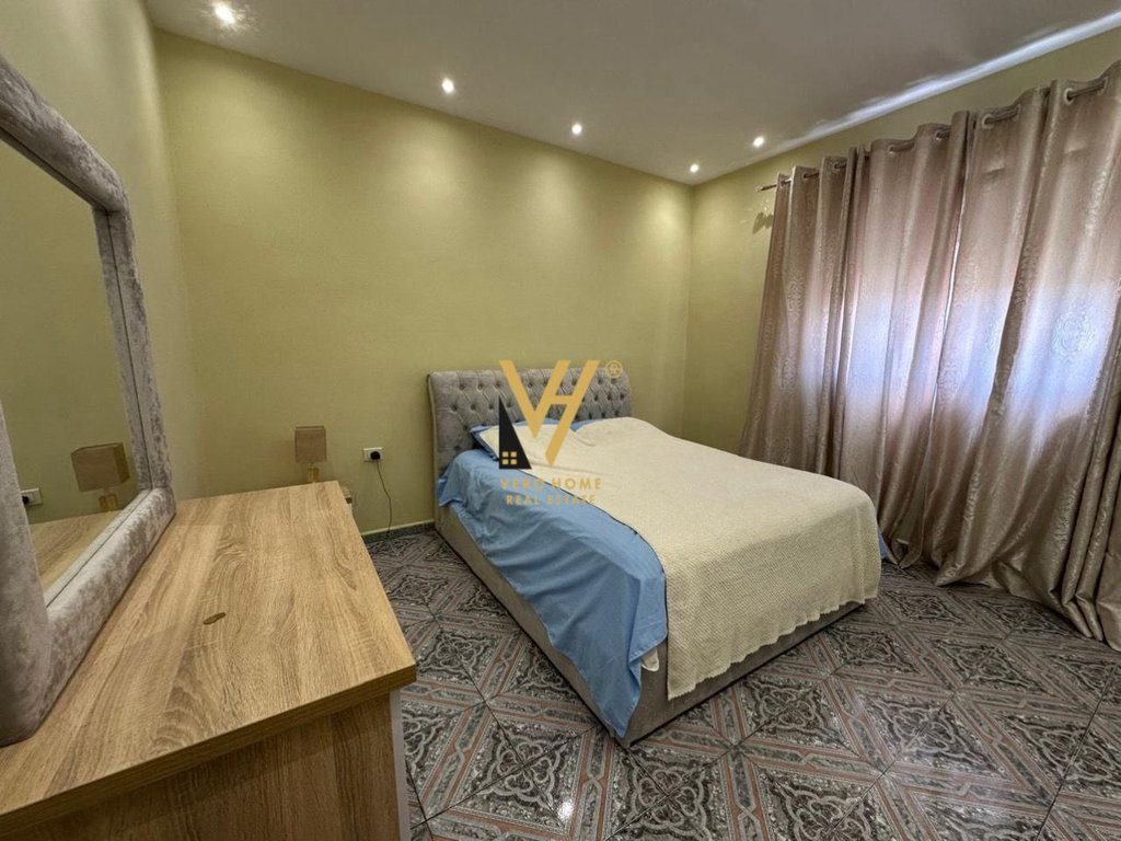 JEPET APARTAMENT 3+1+BLK ME QERA TE SHESHI SHQIPONJA 800 EURO 4