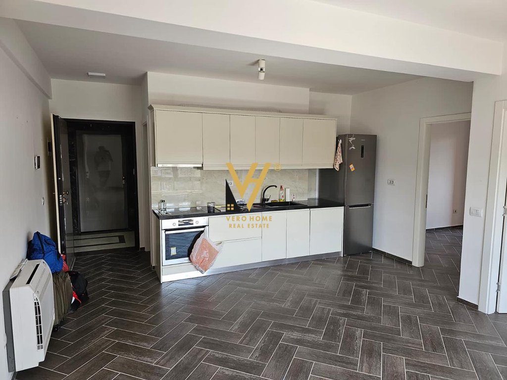 JEPET ZYRE 108 M2 ME QERA TEK MYSLYM SHYRI 1.000 EURO 4