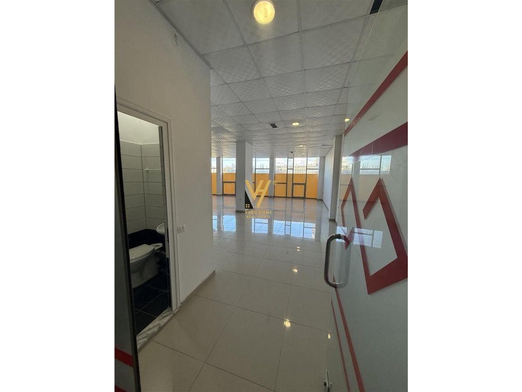 JEPET AMBIENT BIZNESI 220 M2 ME QERA NE PASKUQAN 75.000 LEKE