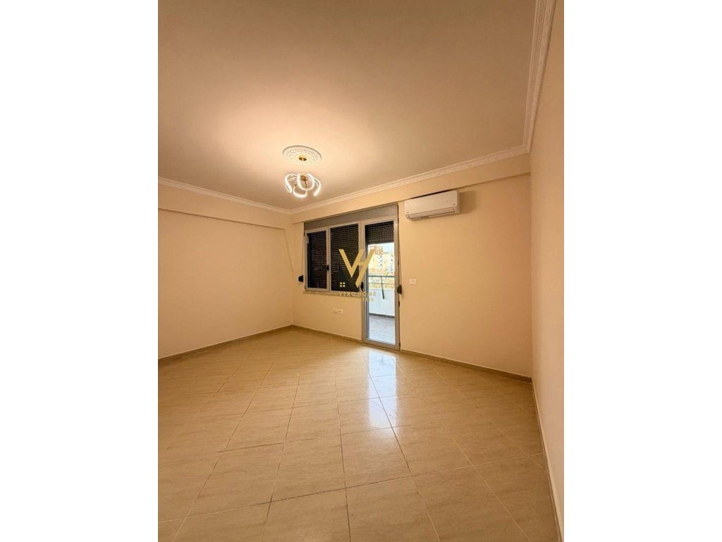 JEPET APARTAMENT 3+1+2+2BLK ME QERA TE RRUGA E DIBRES 1.000 EURO 2