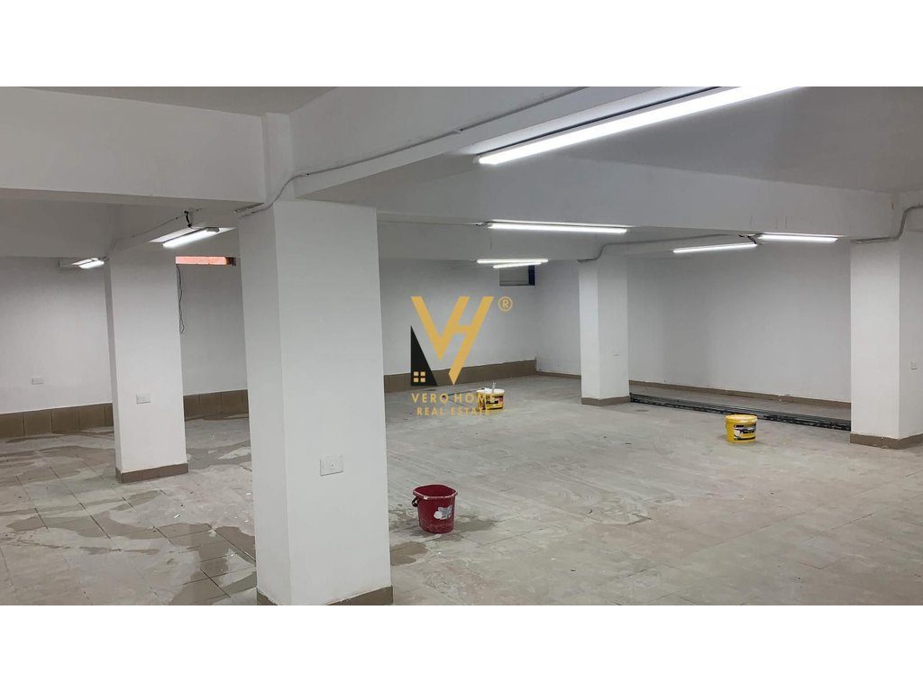 JEPET AMBIENT 270M2 ME QERA TE RRUGA ABDYL FRASHERI 1.600 EURO 1