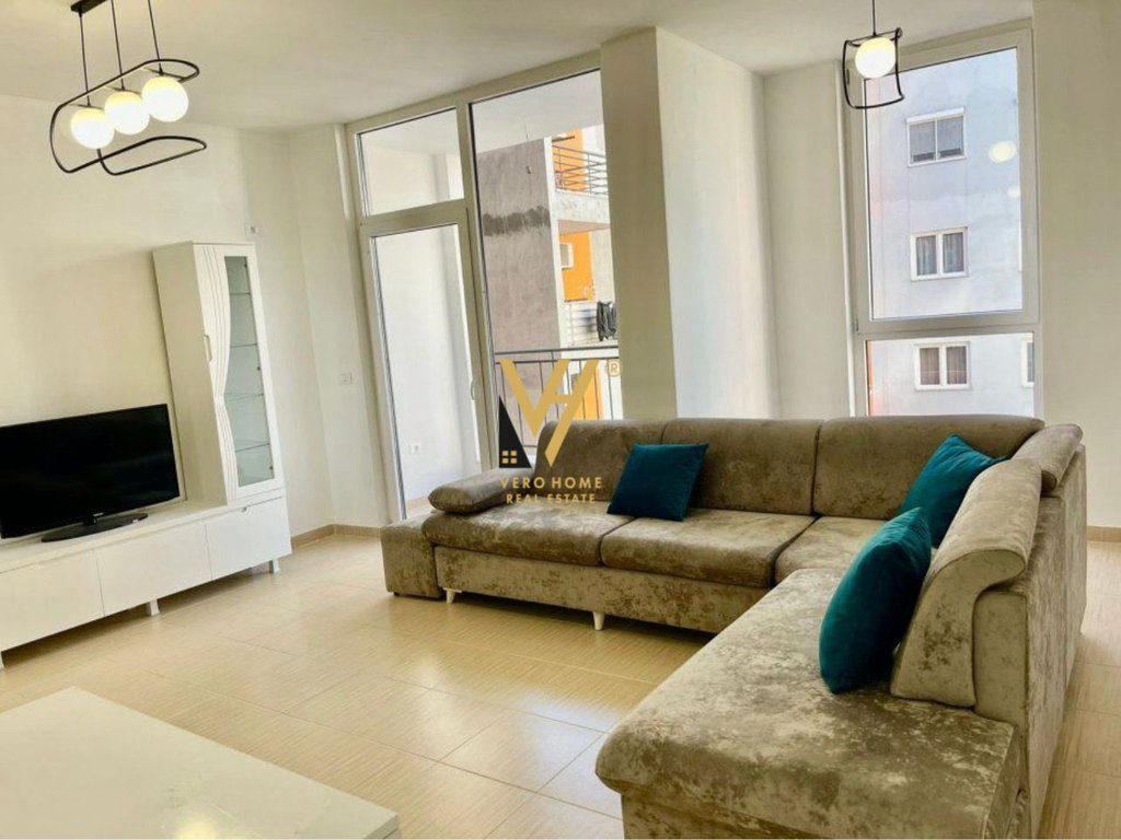 JEPET APARTAMENT 2+1+2+BLK ME QERA TE KOM. AVID, BULEVARDI I RI 650 EURO