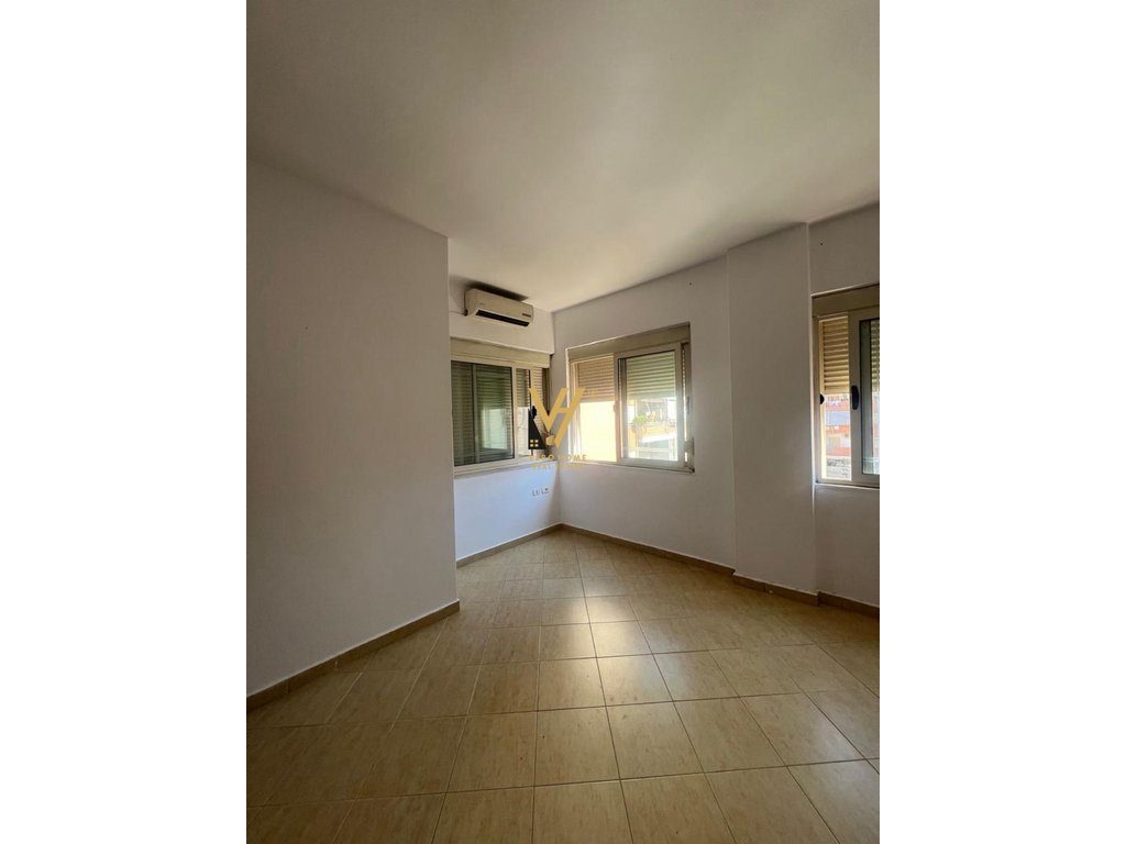JEPET APARTAMENT 2+1+BLK ME QIRA TE KOMUNA E PARISIT 45.000 LEKE 4