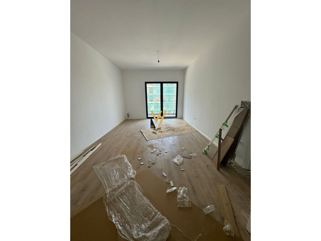 Jepet Zyre me qera te Rruga e Dibres, Kompleksi Arlis 75 m2