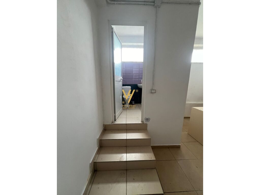 Jepet Dhome Frigoriferike me qera te Liqeni i Thate 200 m2 3