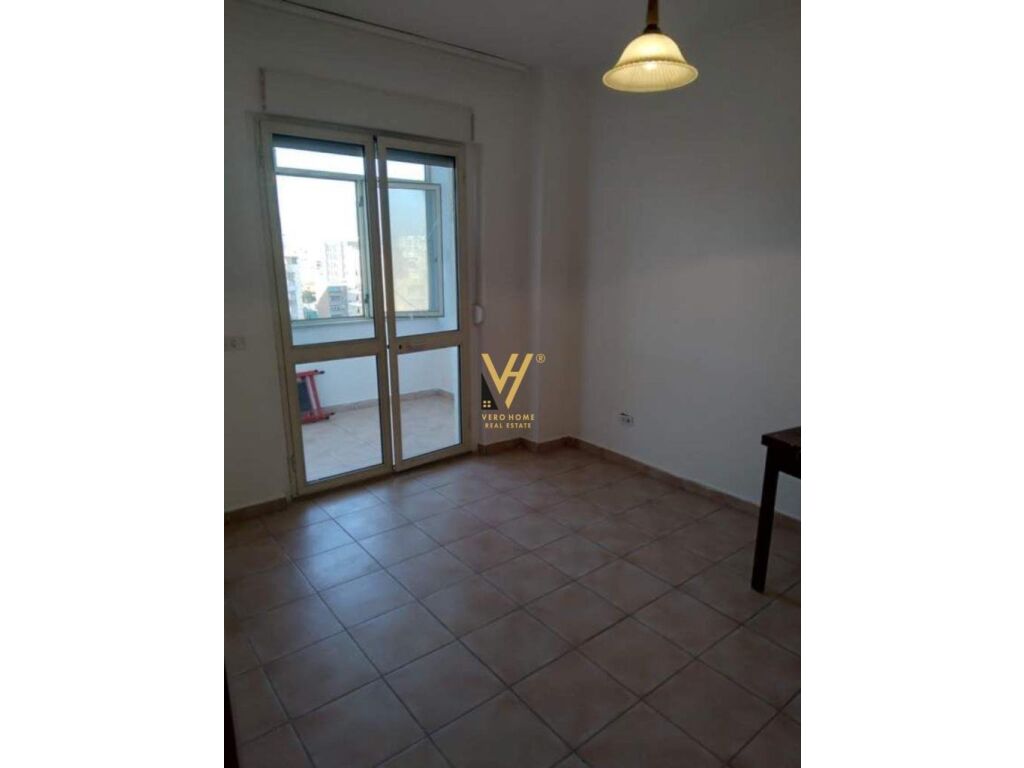 Jepet zyre me qera te Bulevardi Zhan Dark 140 m2 3