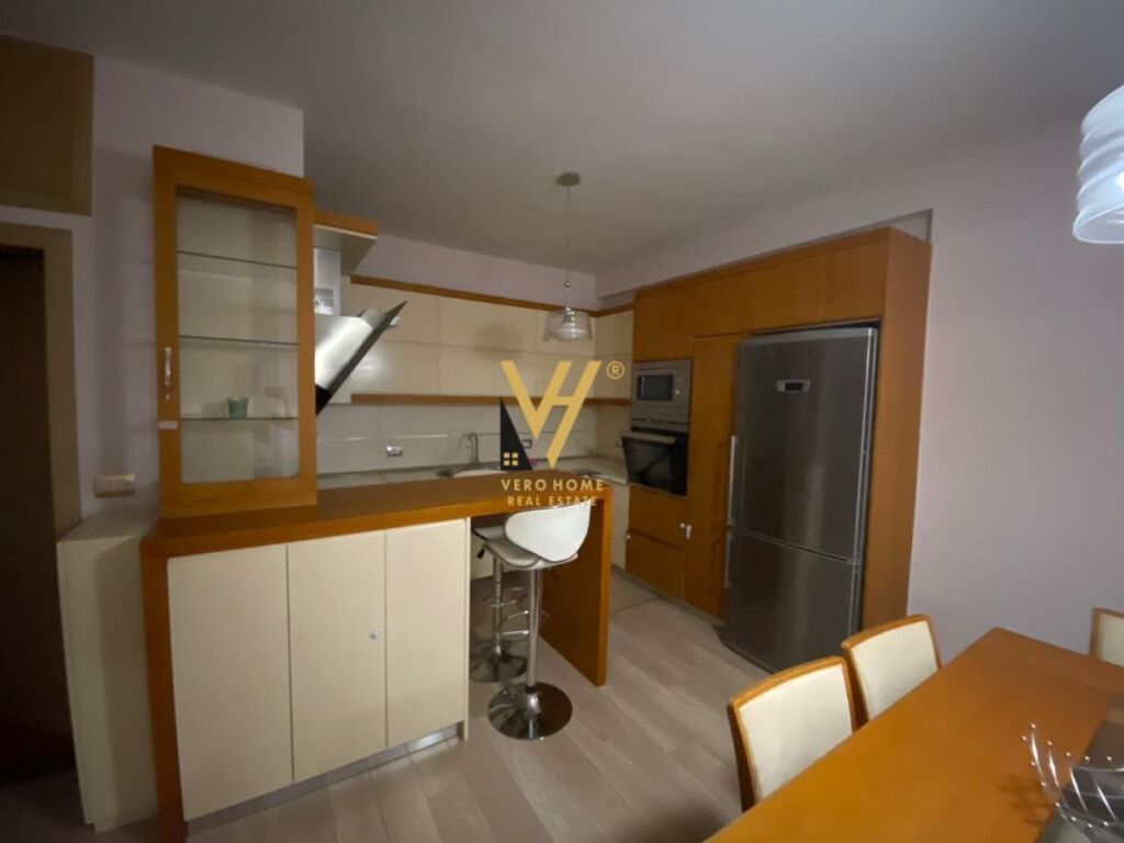 Shitet Apartament 2+1+2 te Liqeni Artificial 126 m2