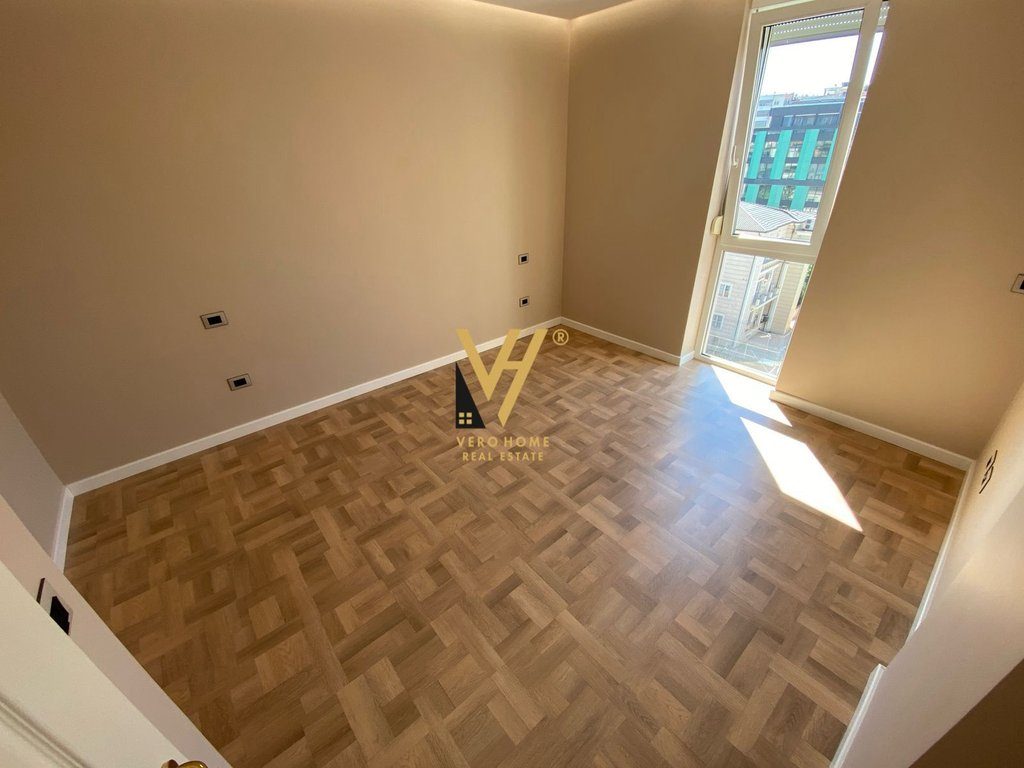 JEPET ZYRE 110 M2 ME QERA TE AMBASADOR 1, 1.800 EURO 2