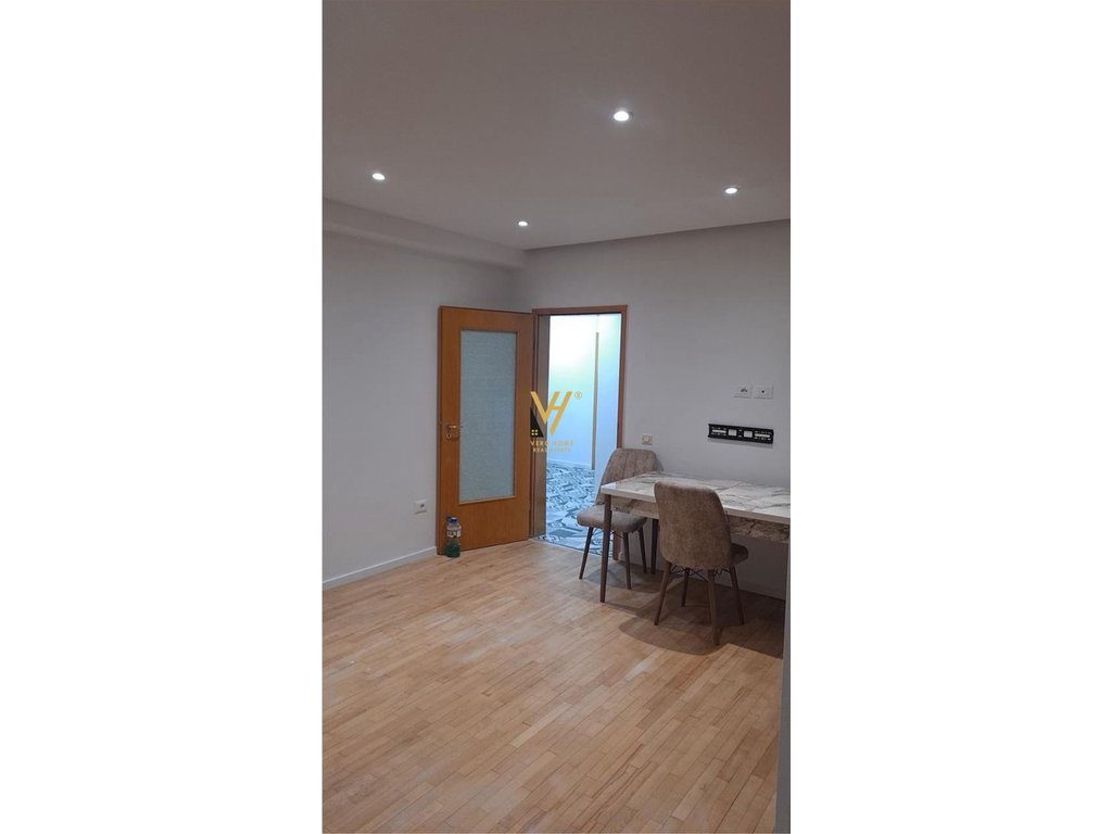 JEPET APARTAMENT 2+1+BLK ME QERA TEK ISH RESTORANT DURRESI 55.000 LEKE 3
