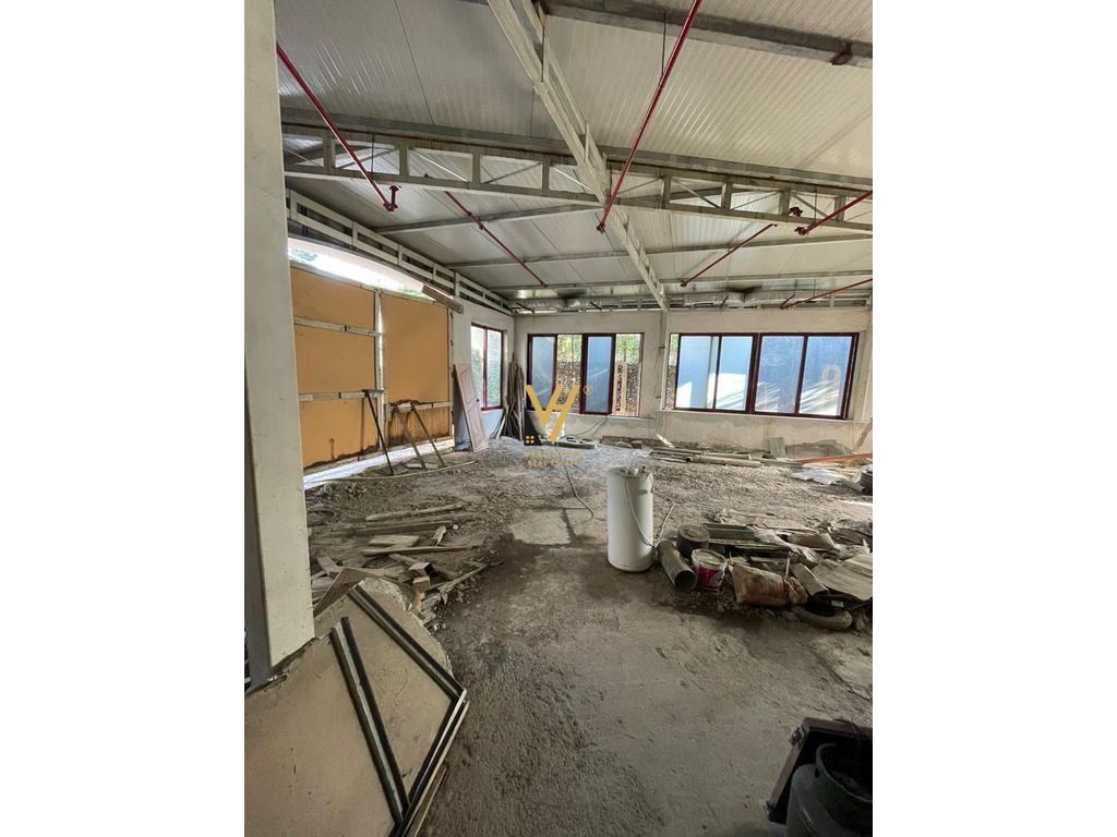 JEPET GODINE BIZNESI 2500 M2 ME QERA NE SELITE 13.000 EURO