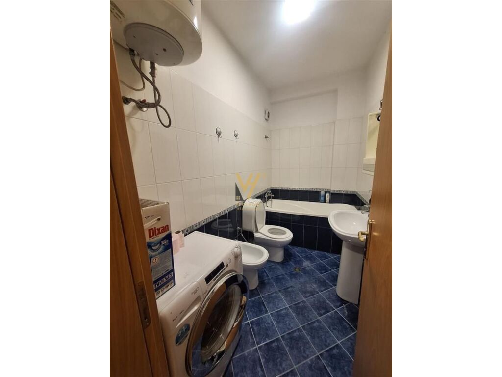 Shitet Apartament 2+1+ballkon te Rruga e Durresit 93 m2 4
