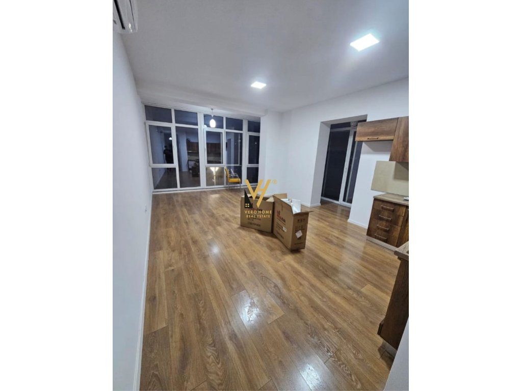 JEPET ZYRE 166 M2 ME QERA TE KOMUNA PARISIT 130.000 LEKE