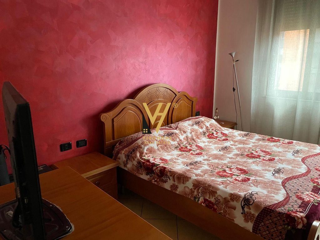 JEPET APARTAMENT 1+1+BLK ME QIRA TE STACIONI I TRENIT 55.000 LEKE 3