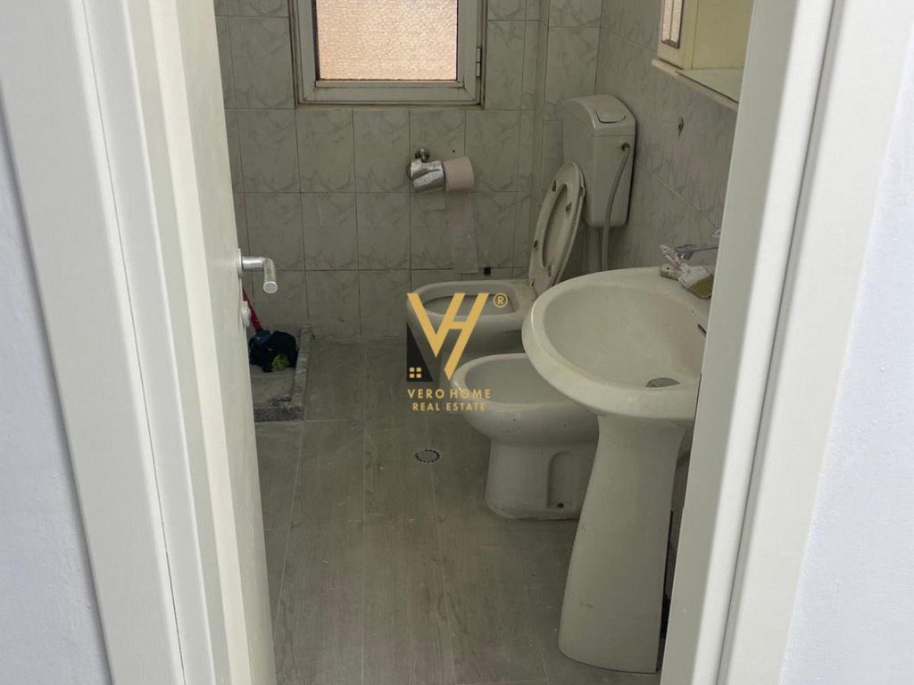 JEPET ZYRE 114 M2 ME QERA TE IRFAN TOMINI 600 EURO 4