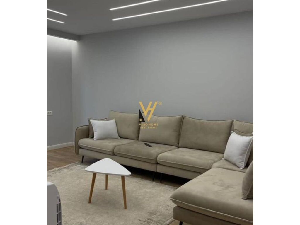 Jepet Apartament 1+1 me qera te Blloku 90 m2 4