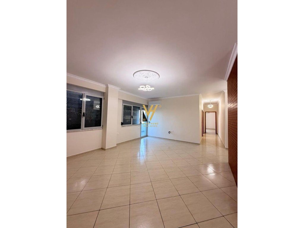 JEPET APARTAMENT 3+1+2+2BLK ME QERA TE RRUGA E DIBRES 1.000 EURO
